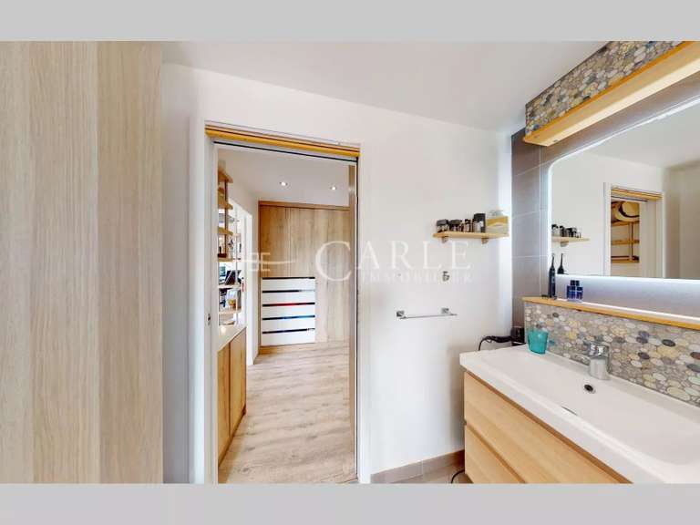 Propriété Saint-Pierre-de-Chandieu - 6 chambres - 335m²