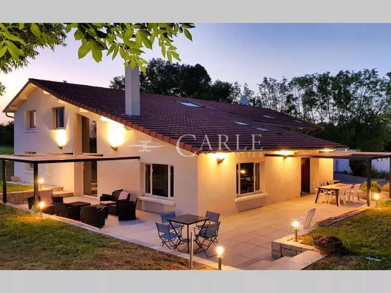 Propriété Saint-Pierre-de-Chandieu - 6 chambres - 335m²