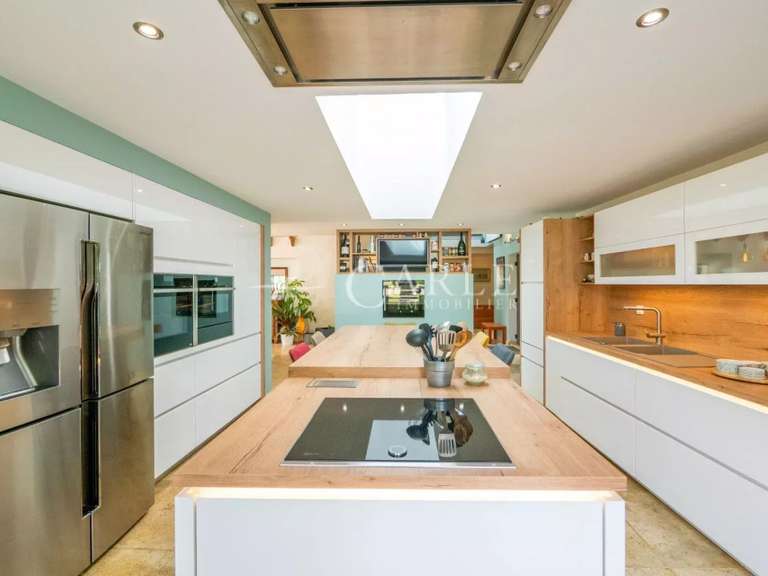 Propriété Saint-Pierre-de-Chandieu - 6 chambres - 335m²