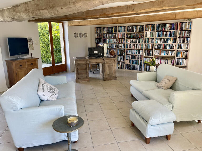 Maison Saint-Pierre-de-Juillers - 8 chambres - 560m²