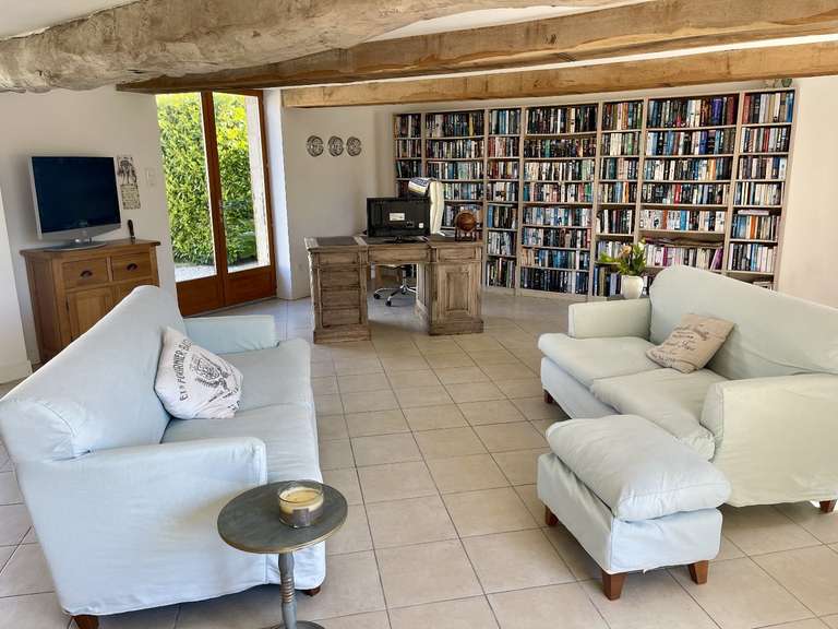 Maison Saint-Pierre-de-Juillers - 8 chambres - 560m²