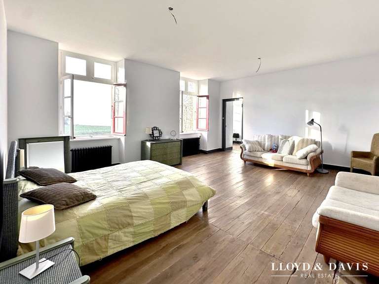 Château Saint-Pierre-de-Trivisy - 14 chambres - 660m²