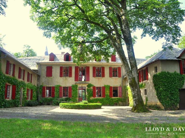 Château Saint-Pierre-de-Trivisy - 14 chambres - 660m²