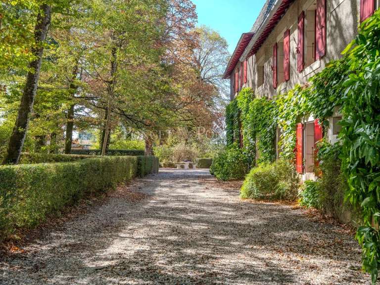 Château Saint-Pierre-de-Trivisy - 10 chambres - 750m²