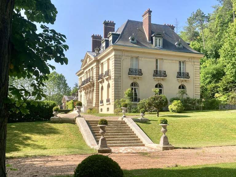Castle Saint-Pierre-du-Vauvray - 11 bedrooms - 900m²