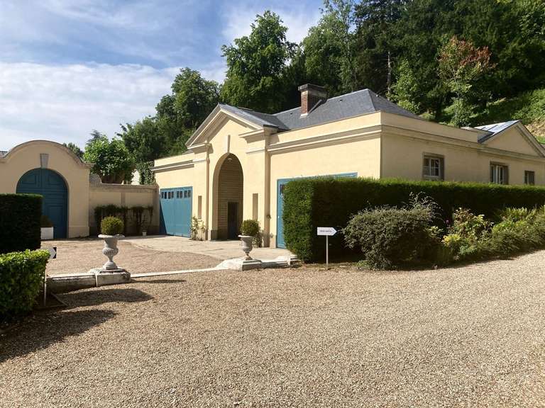 Castle Saint-Pierre-du-Vauvray - 11 bedrooms - 900m²