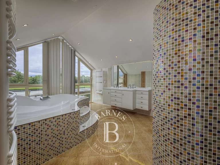 Maison Saint-Pierre-en-Faucigny - 4 chambres - 249m²