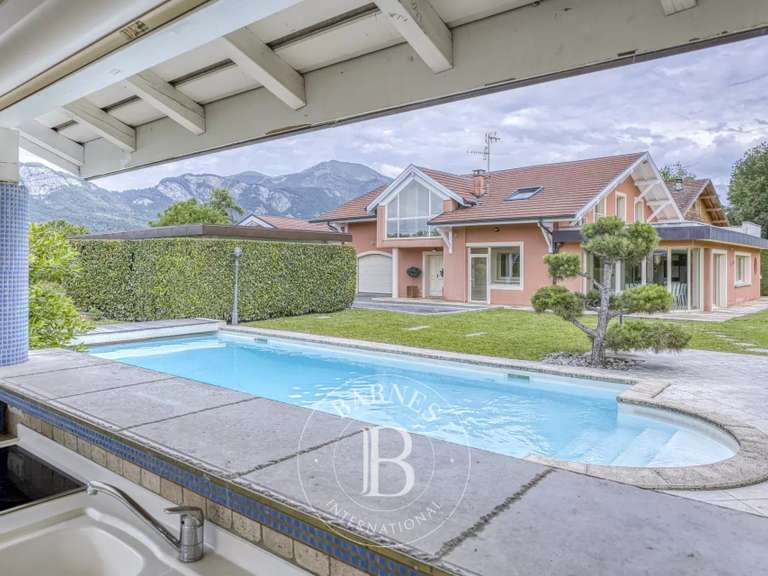 Maison Saint-Pierre-en-Faucigny - 4 chambres - 249m²