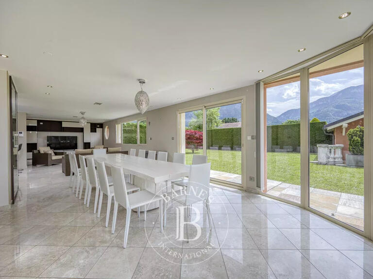 Maison Saint-Pierre-en-Faucigny - 4 chambres - 249m²