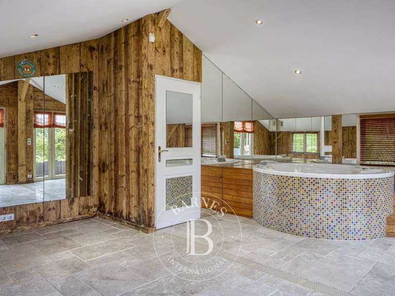 Maison Saint-Pierre-en-Faucigny - 4 chambres - 249m²