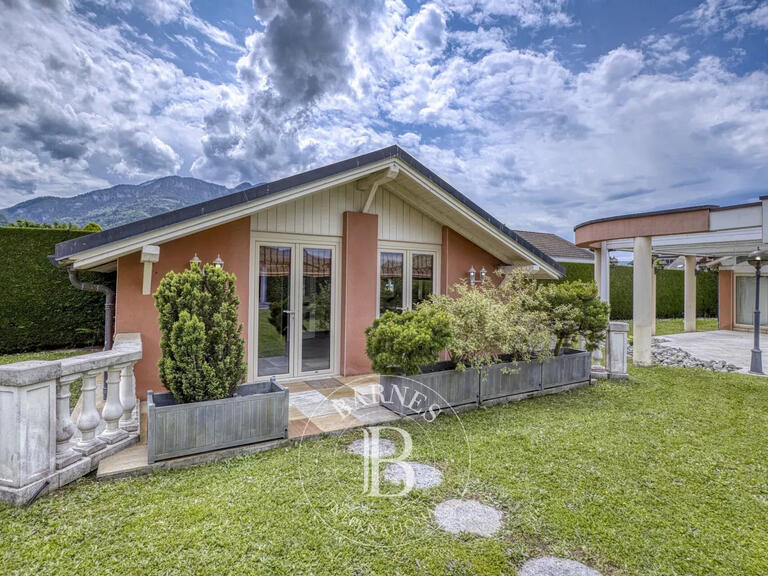 Maison Saint-Pierre-en-Faucigny - 4 chambres - 249m²