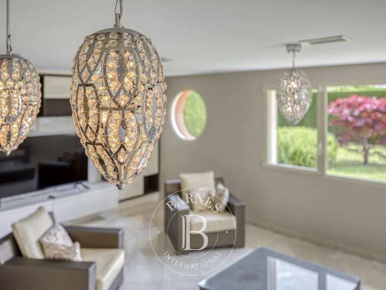 Maison Saint-Pierre-en-Faucigny - 4 chambres - 249m²