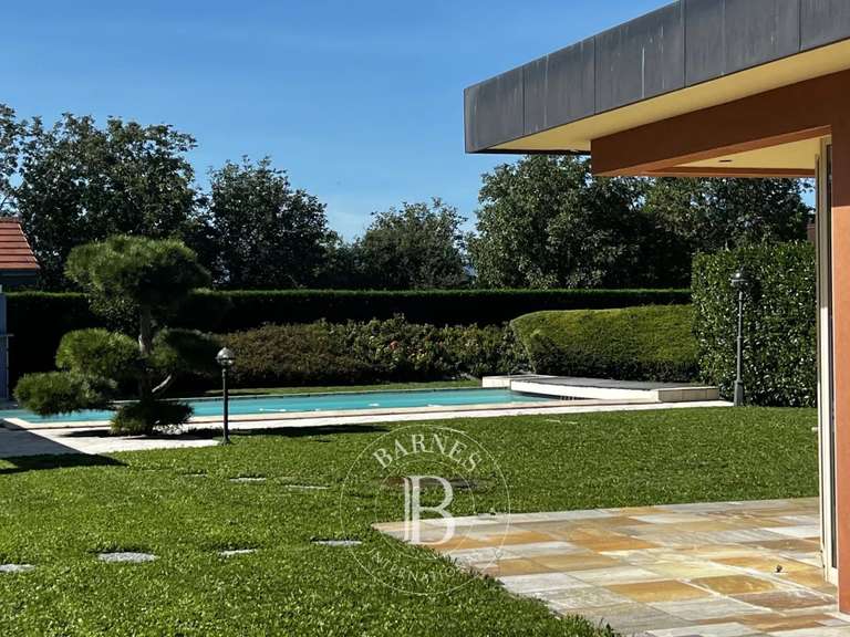 Maison Saint-Pierre-en-Faucigny - 4 chambres - 249m²