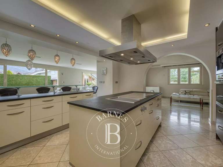 Maison Saint-Pierre-en-Faucigny - 4 chambres - 249m²