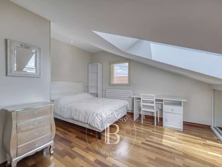 Maison Saint-Pierre-en-Faucigny - 4 chambres - 249m²