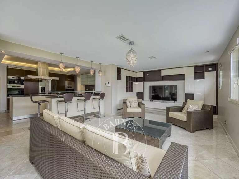 Maison Saint-Pierre-en-Faucigny - 4 chambres - 249m²