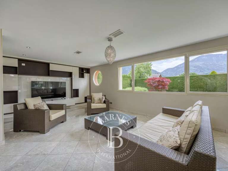 Maison Saint-Pierre-en-Faucigny - 4 chambres - 249m²