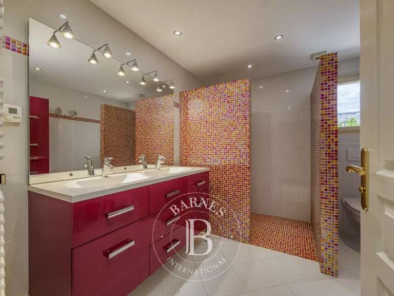 Maison Saint-Pierre-en-Faucigny - 4 chambres - 249m²