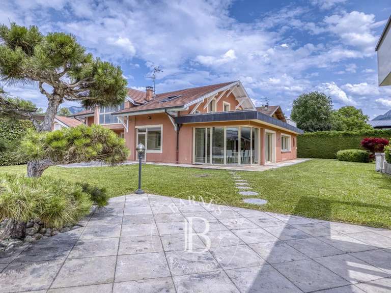 Maison Saint-Pierre-en-Faucigny - 4 chambres - 249m²