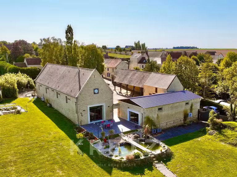 Propriété Saint-Pierre-sur-Dives - 4 chambres - 285m²