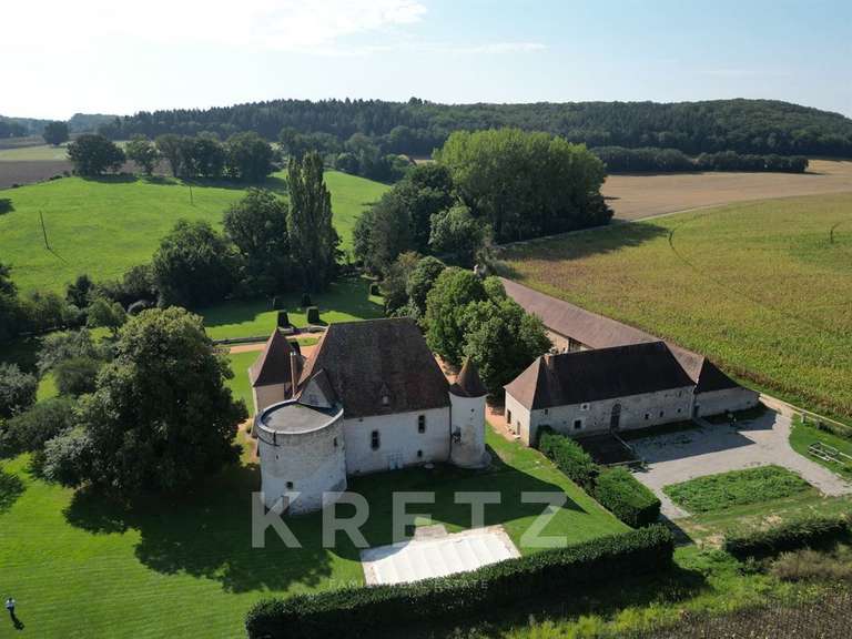 Château Saint-Pourçain-sur-Sioule - 9 chambres - 460m²