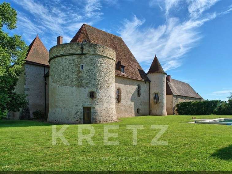 Château Saint-Pourçain-sur-Sioule - 9 chambres - 460m²