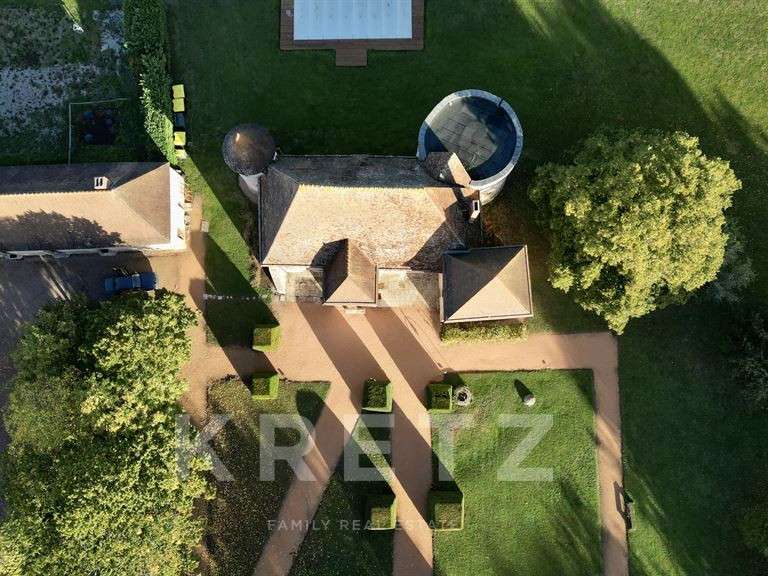 Castle Saint-Pourçain-sur-Sioule - 9 bedrooms - 460m²