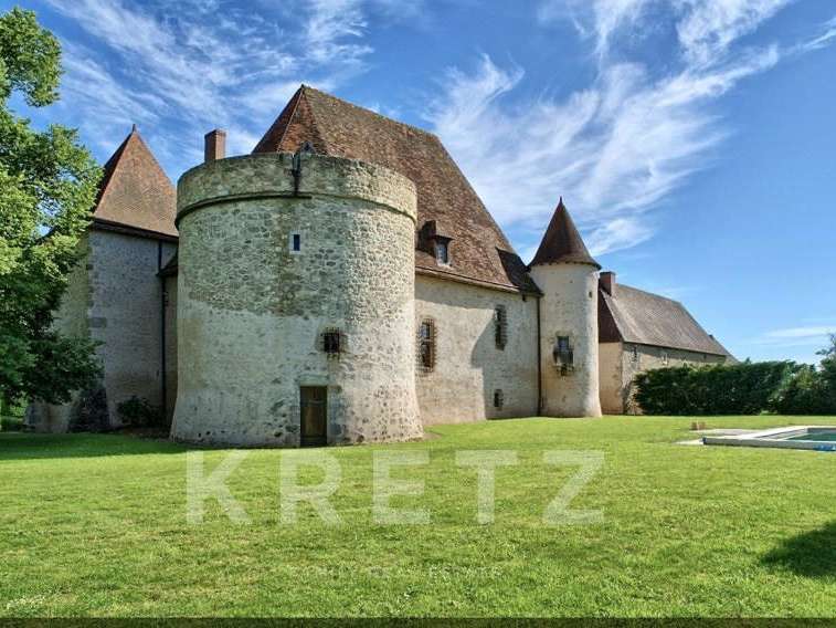 Castle Saint-Pourçain-sur-Sioule - 9 bedrooms - 460m²