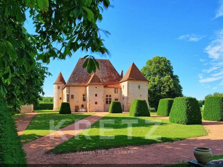 Château Saint-Pourçain-sur-Sioule - 9 chambres - 460m²