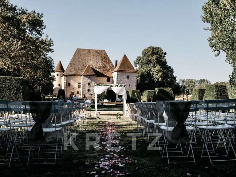 Castle Saint-Pourçain-sur-Sioule - 9 bedrooms - 460m²