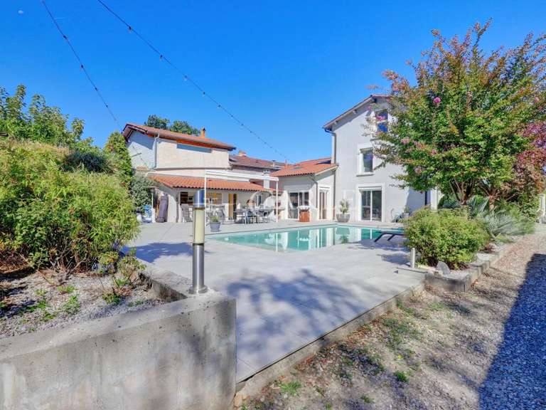 Propriété Saint-Priest - 4 chambres - 262m²