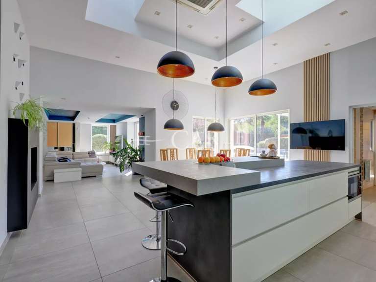 Propriété Saint-Priest - 4 chambres - 262m²