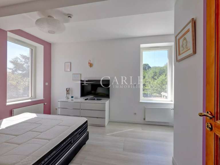 Propriété Saint-Priest - 4 chambres - 262m²