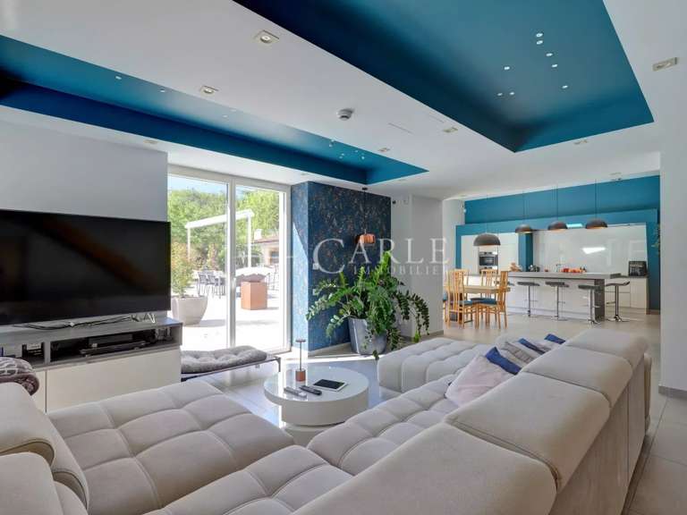 Propriété Saint-Priest - 4 chambres - 262m²