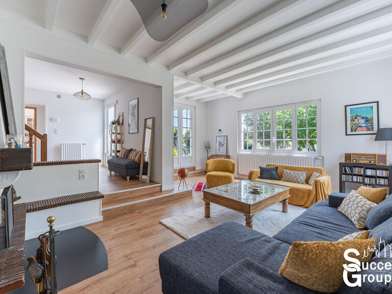 Villa Saint-Priest - 5 bedrooms - 332m²