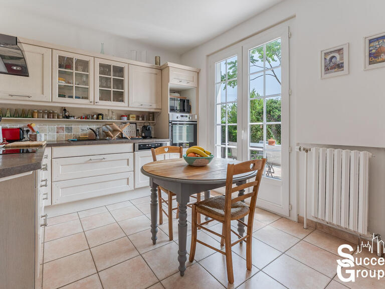 Villa Saint-Priest - 5 bedrooms - 332m²
