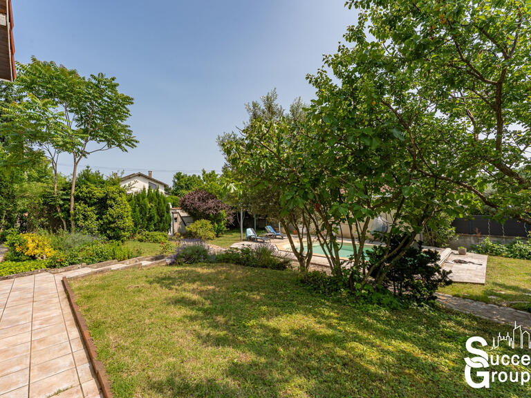 Villa Saint-Priest - 5 bedrooms - 332m²