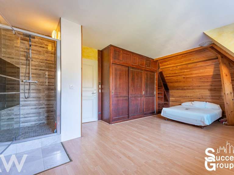 Villa Saint-Priest - 6 bedrooms - 297m²