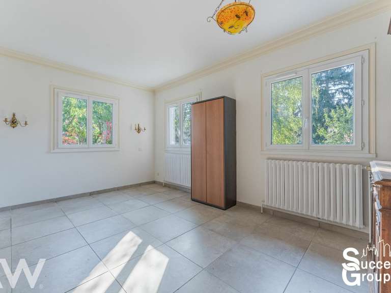 Villa Saint-Priest - 6 bedrooms - 297m²