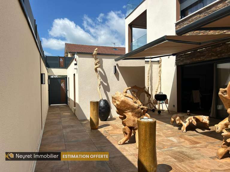 Appartement Saint-Priest-en-Jarez - 4 chambres - 150m²