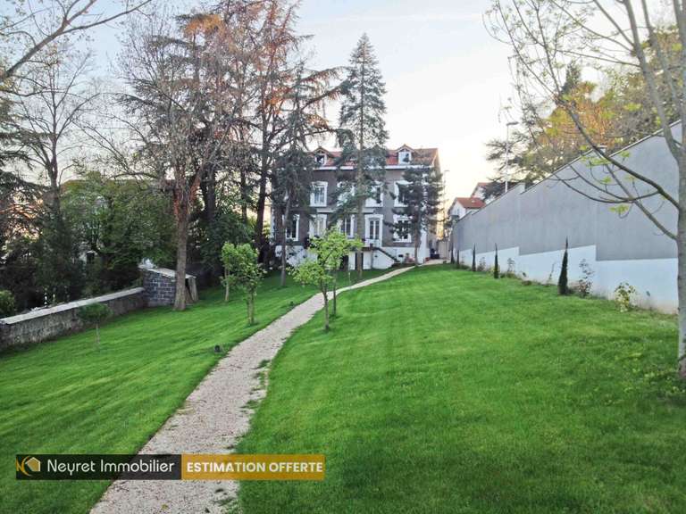 Maison Saint-Priest-en-Jarez - 6 chambres - 320m²