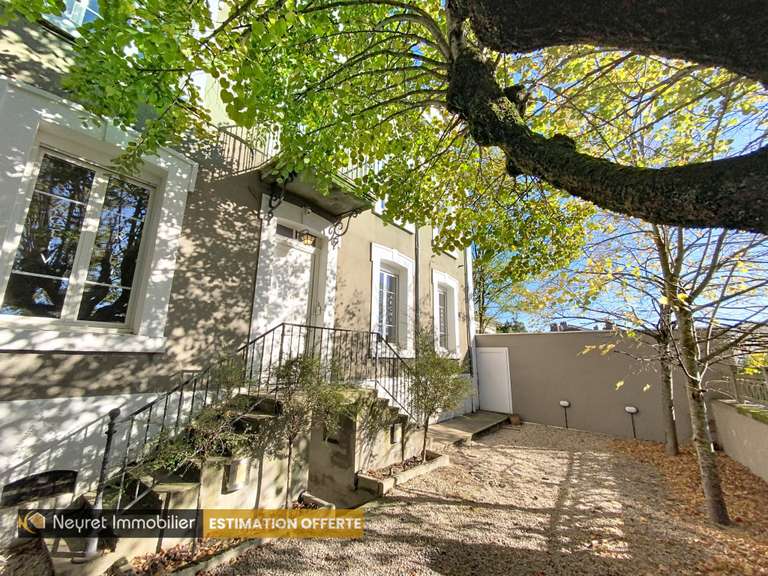Maison Saint-Priest-en-Jarez - 6 chambres - 320m²