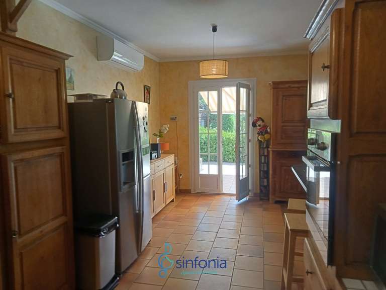 Maison Saint-Quentin-la-Poterie - 2 chambres - 109m²