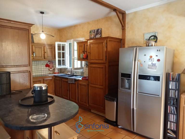 Maison Saint-Quentin-la-Poterie - 2 chambres - 109m²