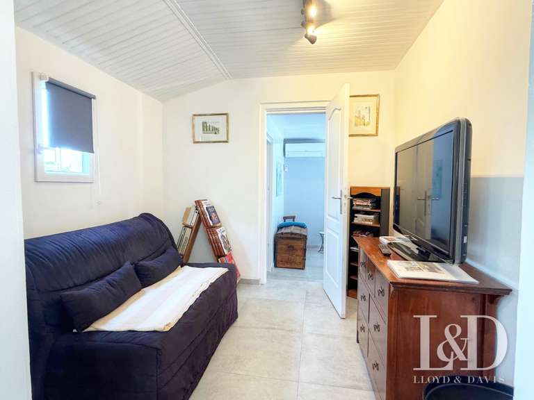 Maison Saint-Quentin-la-Poterie - 6 chambres - 239m²