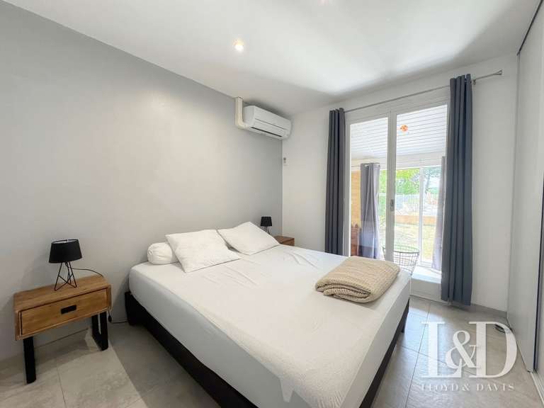 Maison Saint-Quentin-la-Poterie - 6 chambres - 239m²