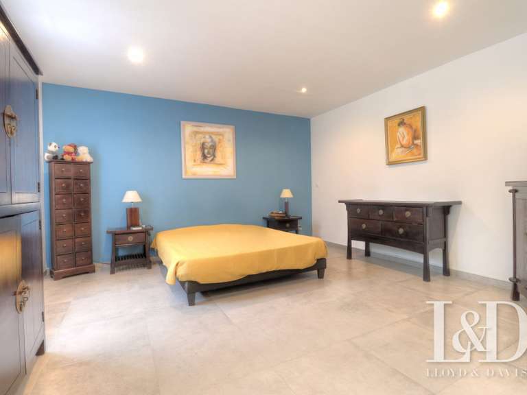 Maison Saint-Quentin-la-Poterie - 6 chambres - 239m²