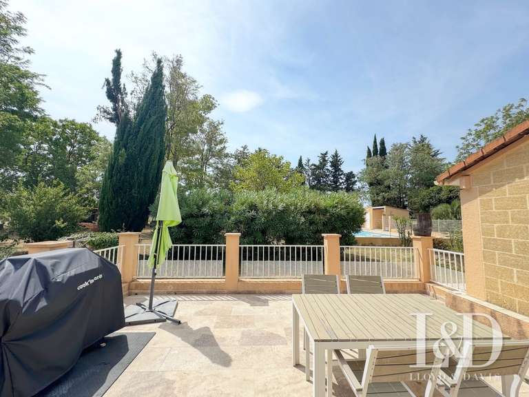 Maison Saint-Quentin-la-Poterie - 6 chambres - 239m²