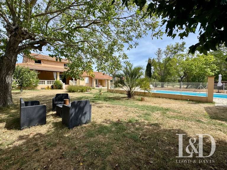 Maison Saint-Quentin-la-Poterie - 6 chambres - 239m²