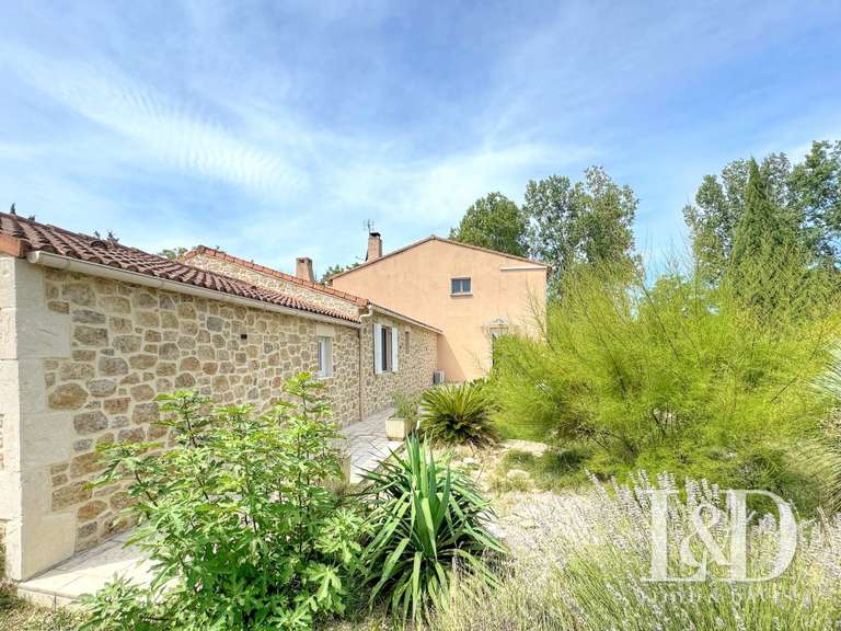 Maison Saint-Quentin-la-Poterie - 6 chambres - 239m²
